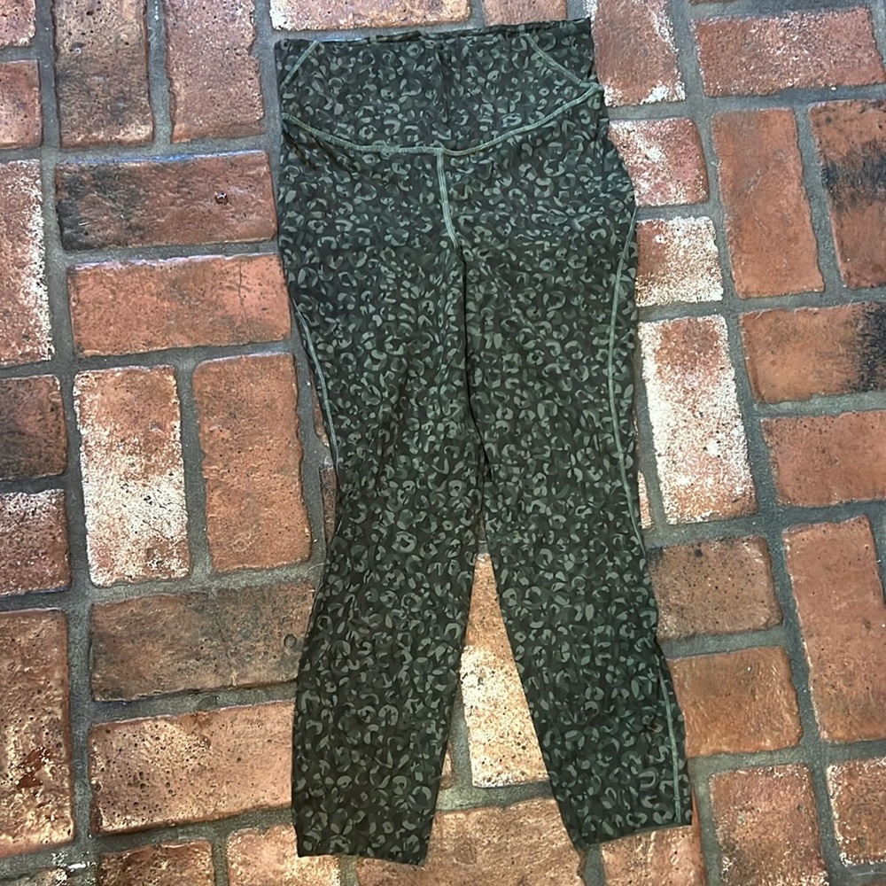 Lululemon base pace legging